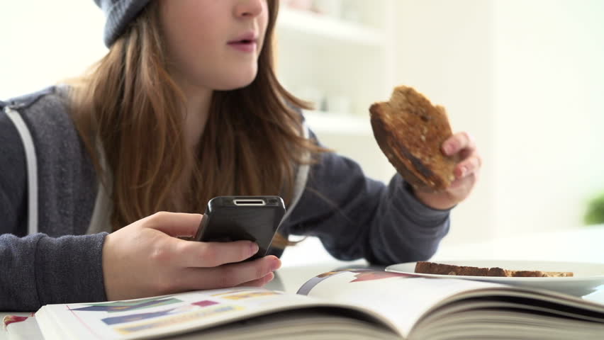 How to stop binge eating while studying image