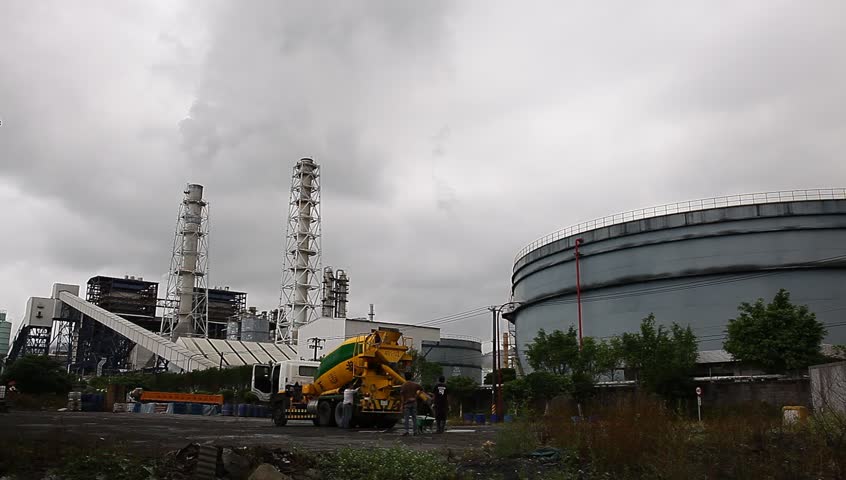 petroleum-factory-let-industrial-waste-gas-out-2014-04-26-long-shot