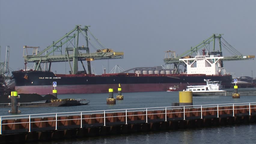 MISSISSIPPIHAVEN, PORT OF ROTTERDAM - 14 MAY 2014: Unloading Iron Ore ...