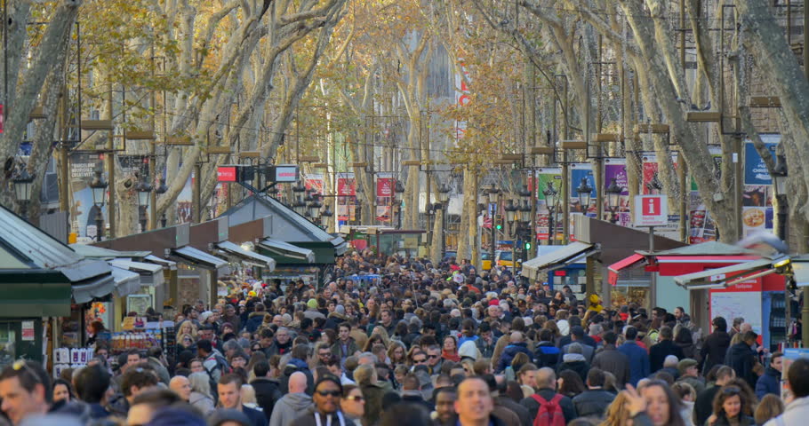 BARCELONA, SPAIN - DECEMBER 30 2014: La Rambla Is A Crowded Street In ...